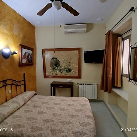 Hostal Manolo エル・プエルト・デ・サンタ・マリア 部屋 写真