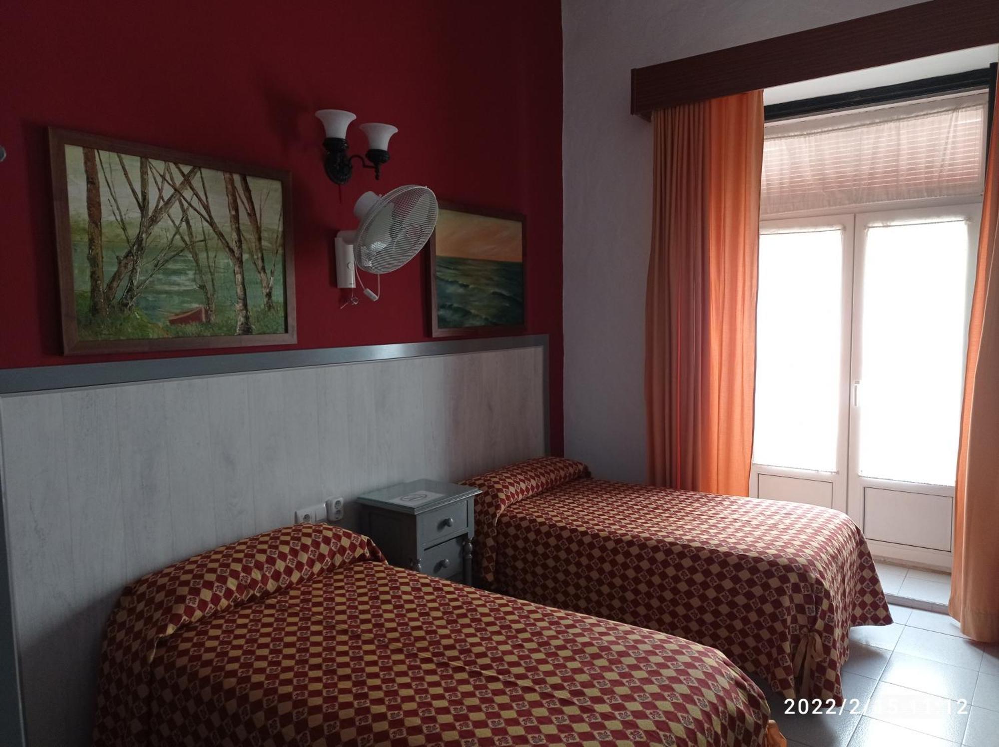 Hostal Manolo エル・プエルト・デ・サンタ・マリア 部屋 写真